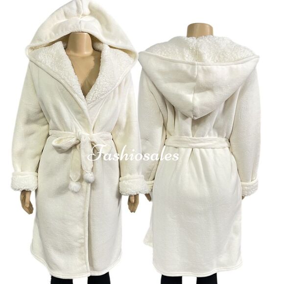 Victoria's Secret LUXE thicker Sherpa Hooded Robe - Picture 8 of 10